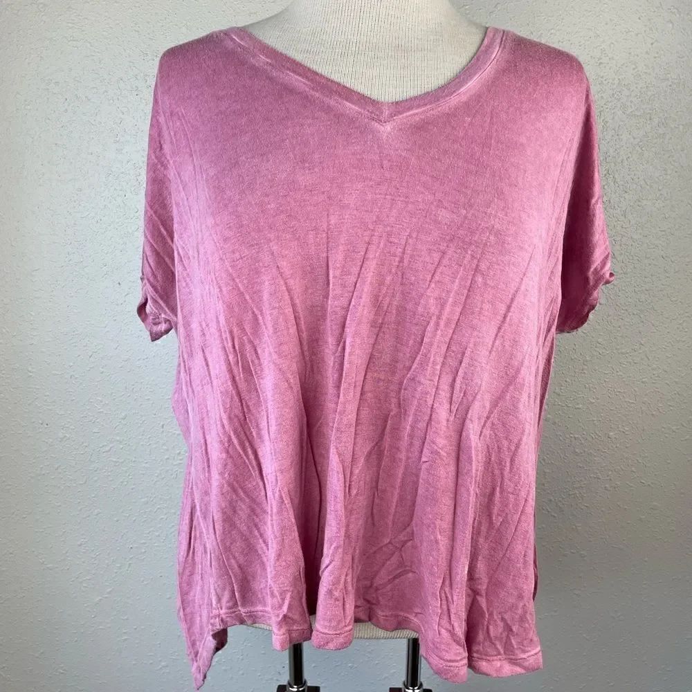 Maurices V-Neck T-Shirt Size S EUC